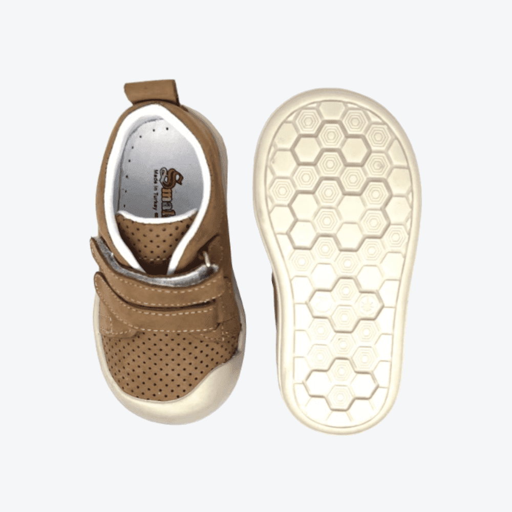 Small Foot Lauflernschuhe, Größe 21, Modell 'Fufu Foop Brown Model1' in der Farbe Braun, Ansicht der Sohle.