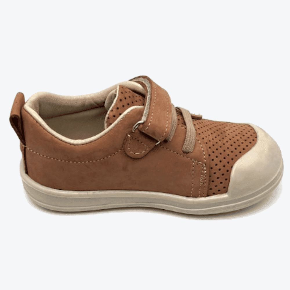 Small Foot Klettschuhe, Größe 24, Modell 'Fufu Foop Brown Model3' in der Farbe Braun, Ansicht von der rechten Seite.